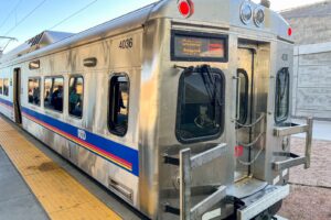 Read more about the article How to use the Denver Airport Train: From airport to downtown in 37 minutes for just $10.50
