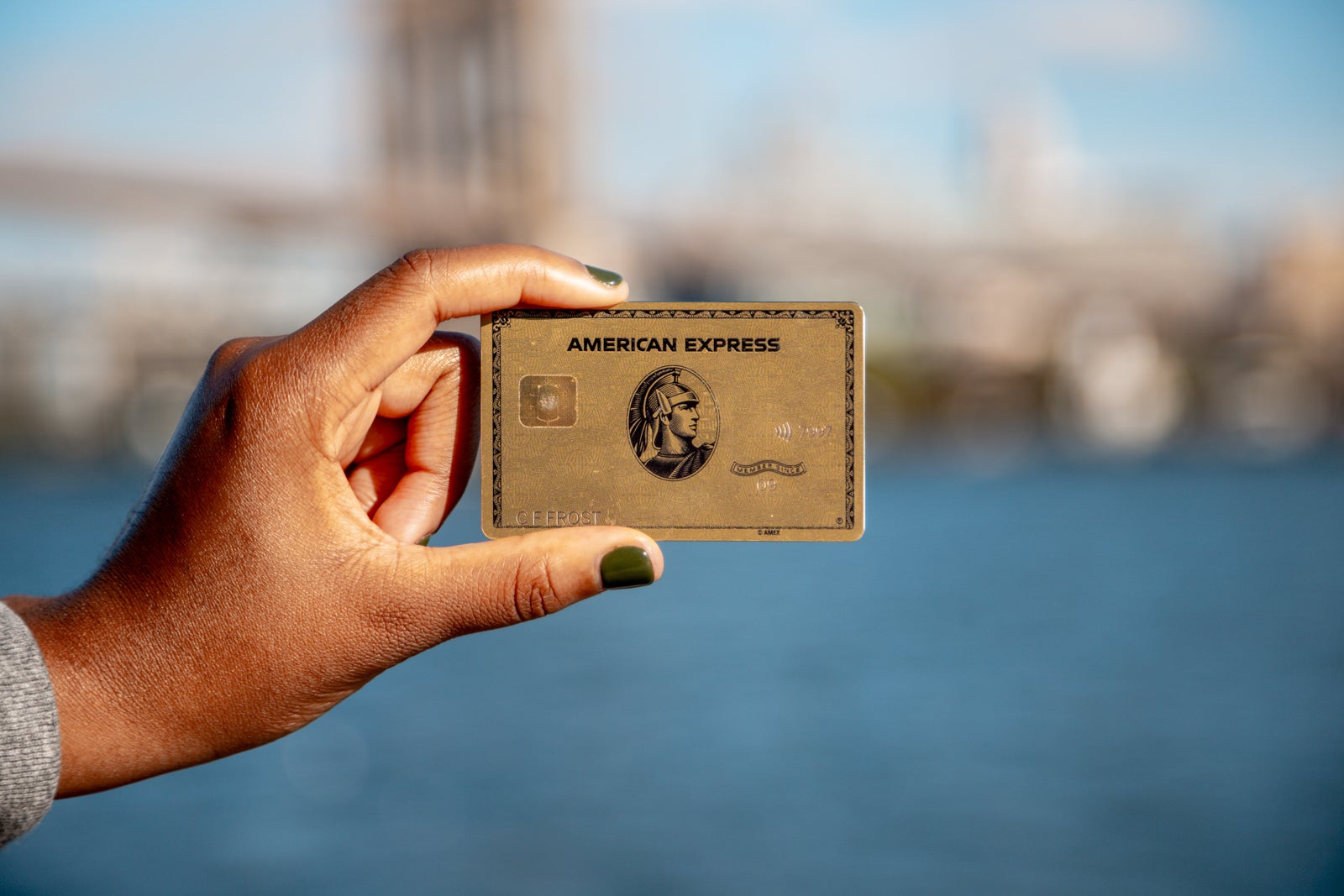 You are currently viewing The 5 best credit cards for young professionals