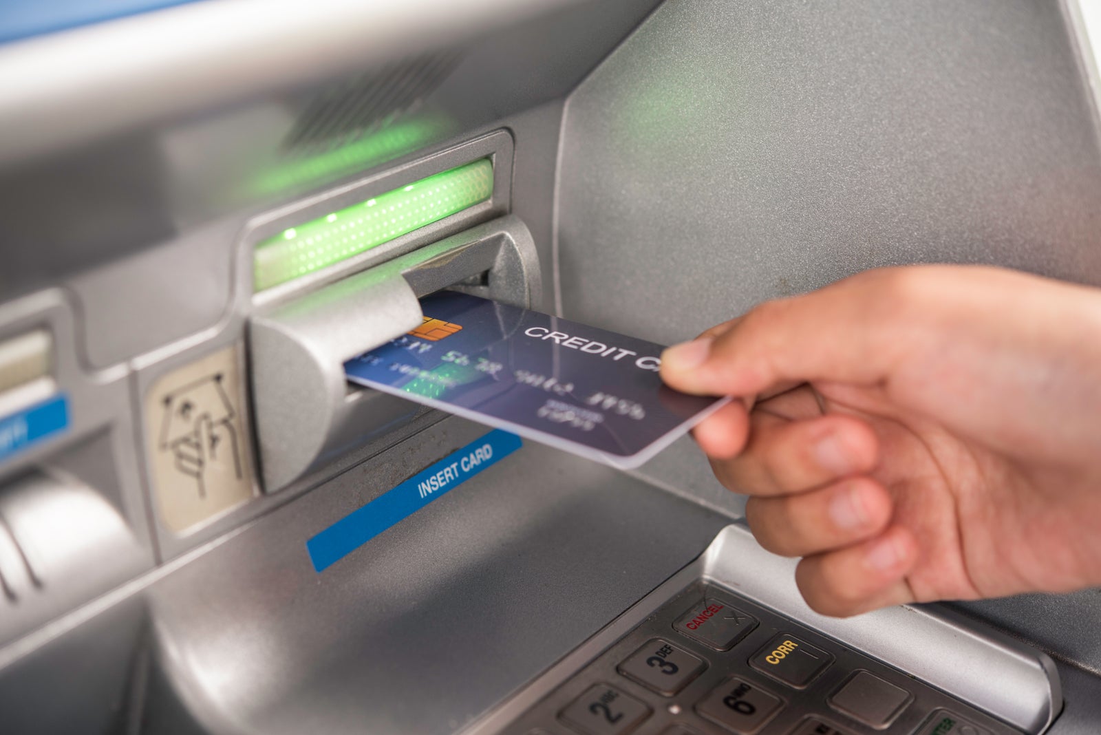 You are currently viewing Credit vs. debit cards: Which is the smarter choice?