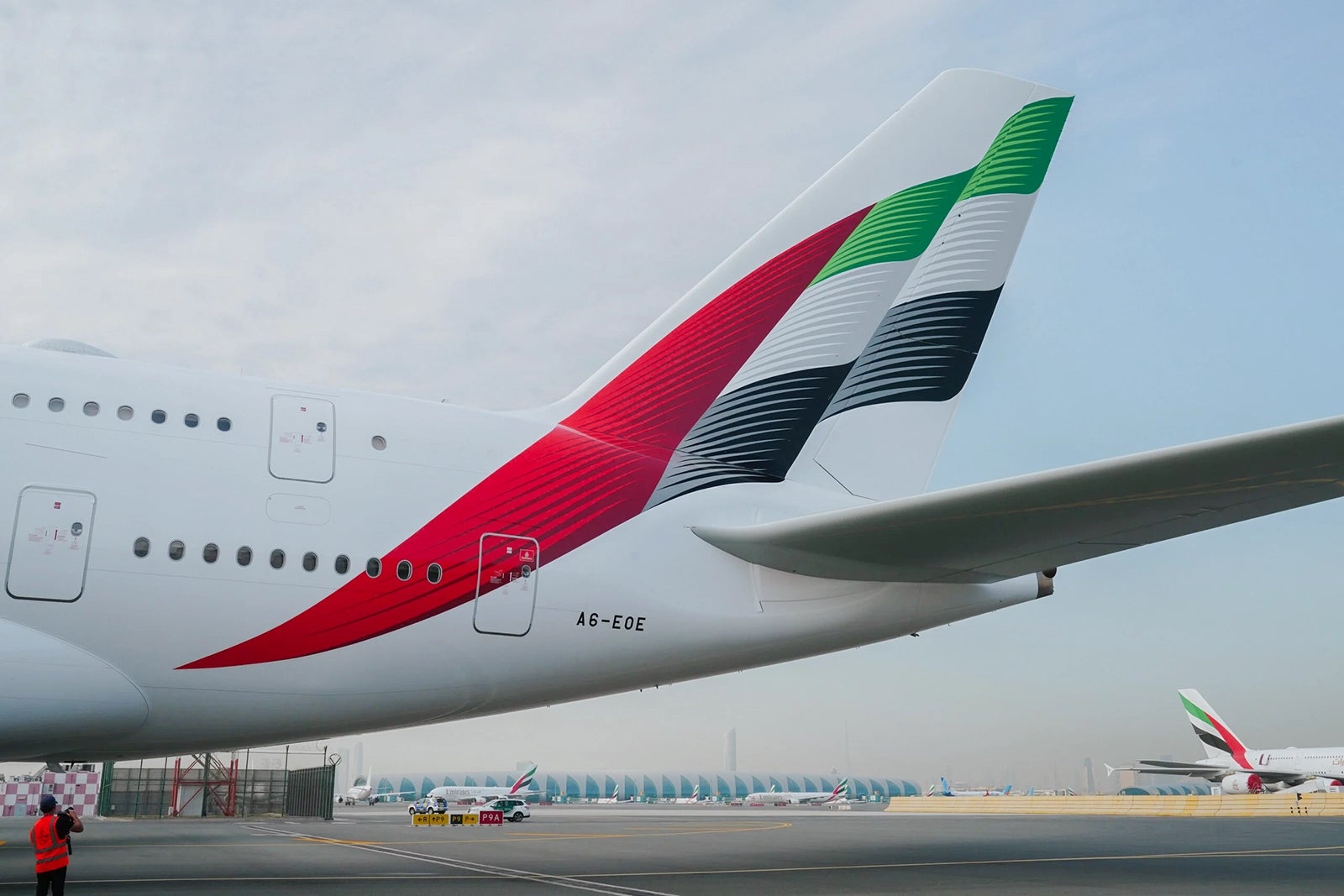 You are currently viewing Emirates reveals stylish new livery