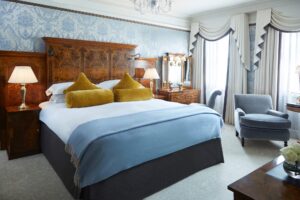 Read more about the article 7 London hotels used by actual royalty