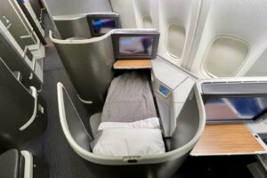 Read more about the article How to use American Airlines systemwide upgrades