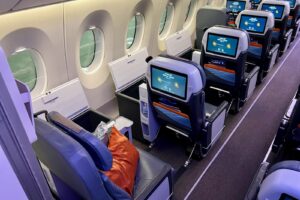 Read more about the article Deal: Singapore Airlines premium economy to Europe for 36,400 points, Asia routes from 51,100 points