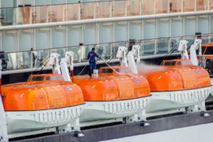 Read more about the article Cruise ship lifeboats and rafts: How your ship is prepared for an emergency