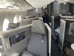 Read more about the article American Airlines launches new status challenge for select Delta and United elites