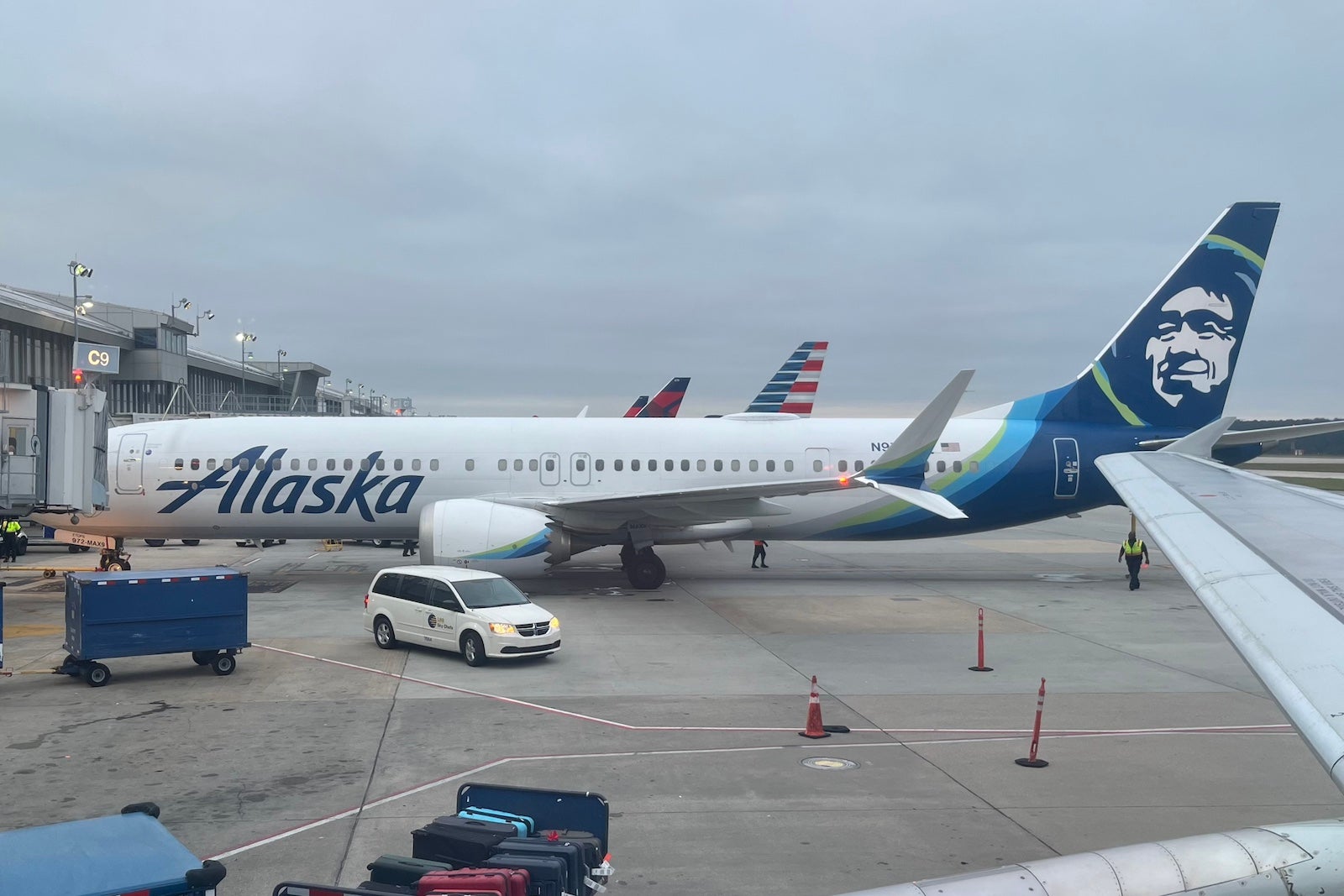 You are currently viewing New frequent flyer pact: Alaska Airlines links up with Canada’s fast-growing Porter