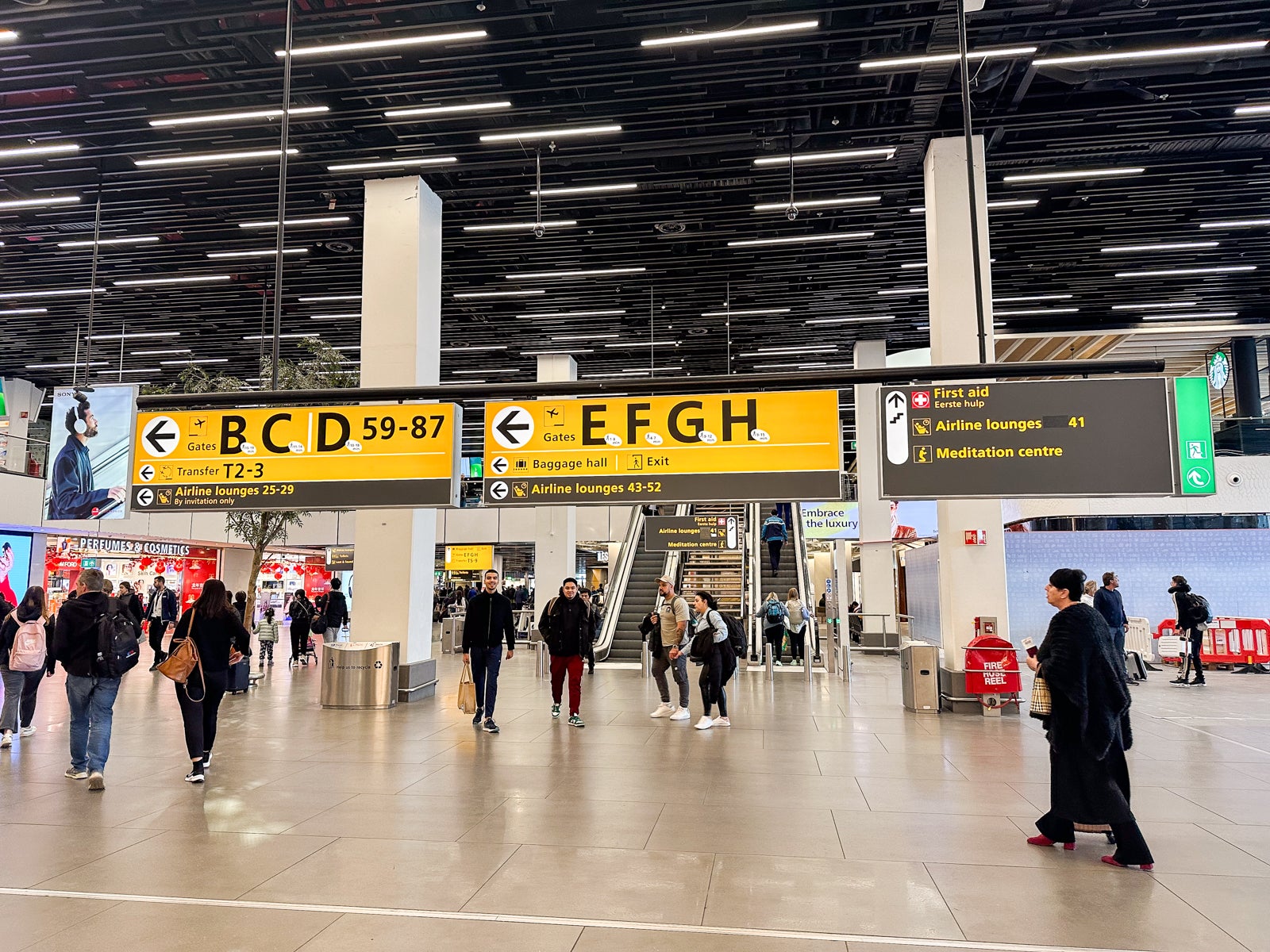 You are currently viewing Inside Europe’s first Oneworld alliance-branded lounge in Amsterdam Airport Schiphol