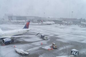 Read more about the article Hundreds of flights already canceled for Tuesday ahead of East Coast winter storm