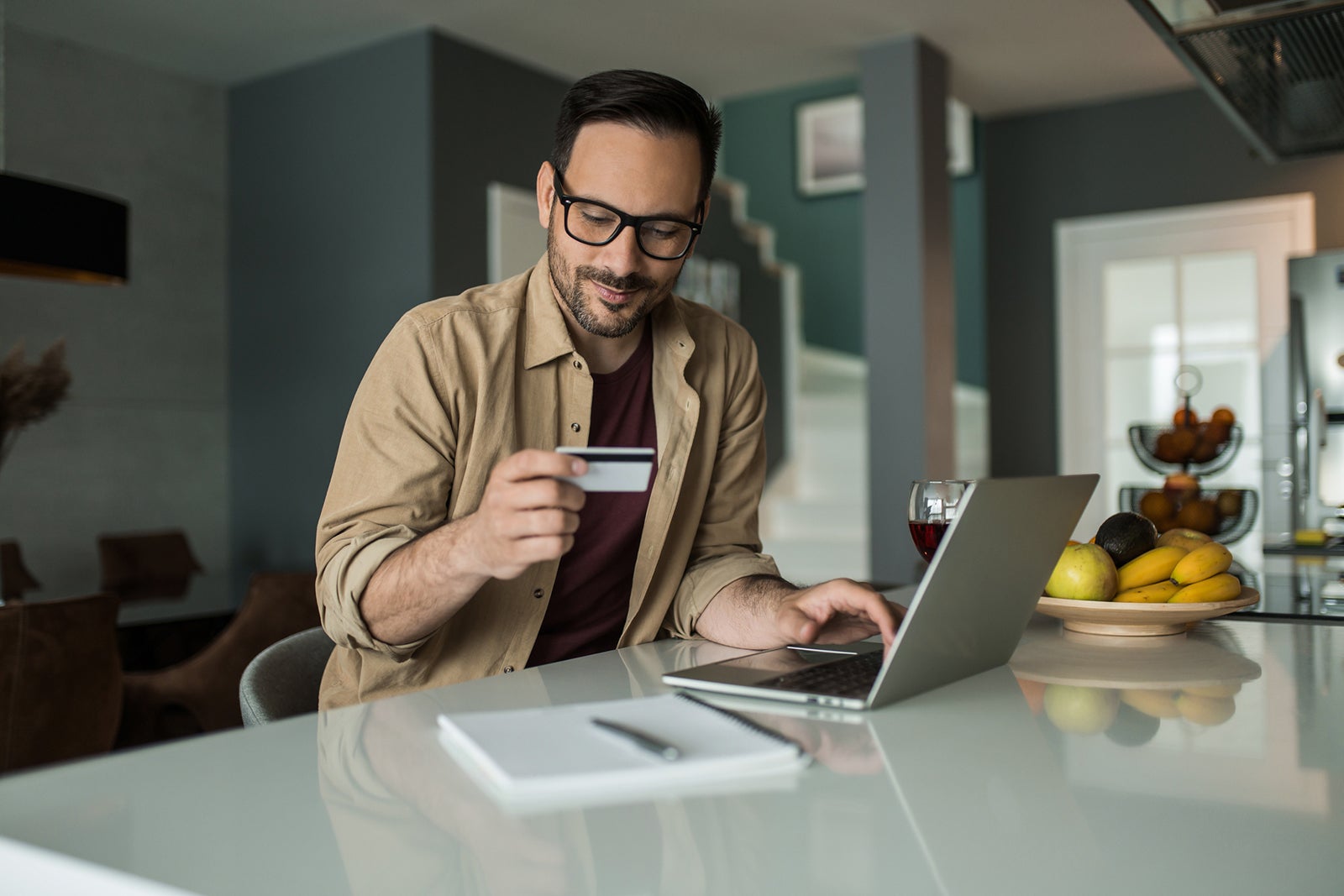 You are currently viewing Visa, Mastercard agree to lower swipe fees by 20% — how will this impact your rewards?
