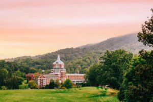 Read more about the article These hotels celebrate Memorial Day in style every year