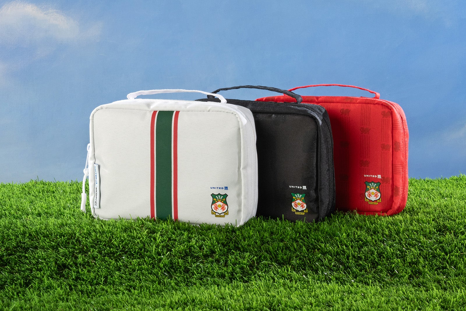 You are currently viewing United Airlines debuts new amenity kits, pajamas in Wrexham AFC tie-up