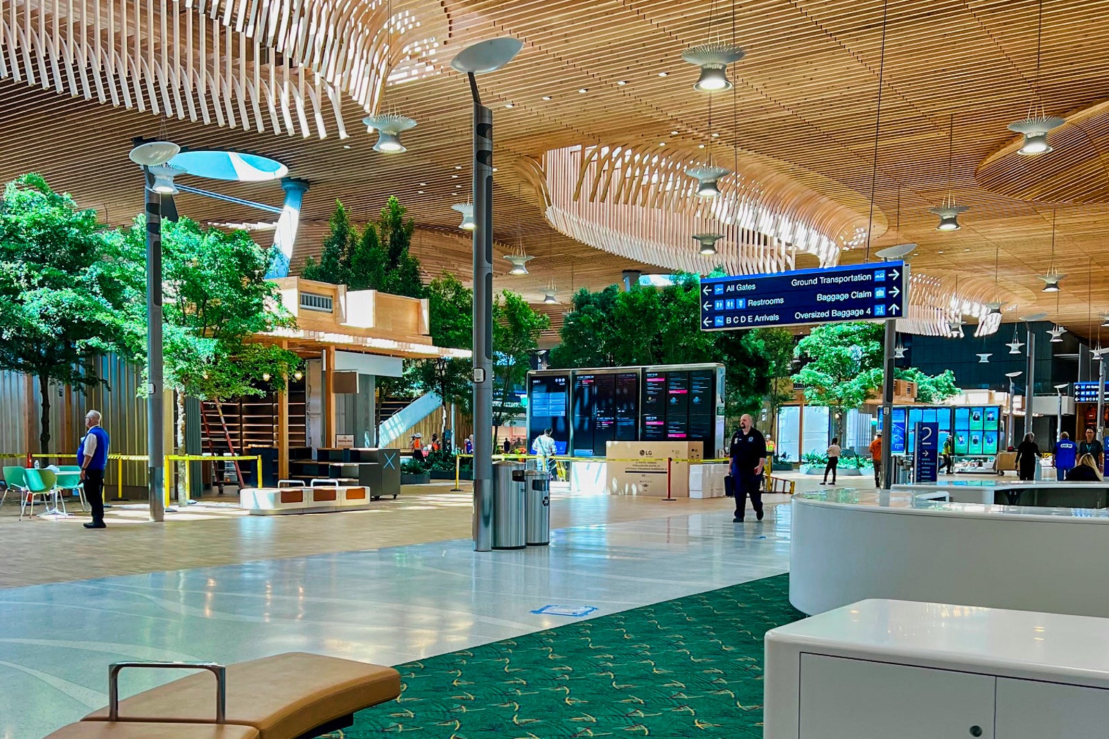 You are currently viewing A look inside the new tree-lined main terminal at Portland International Airport