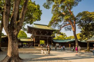 Read more about the article How to avoid the crowds while traveling in Japan