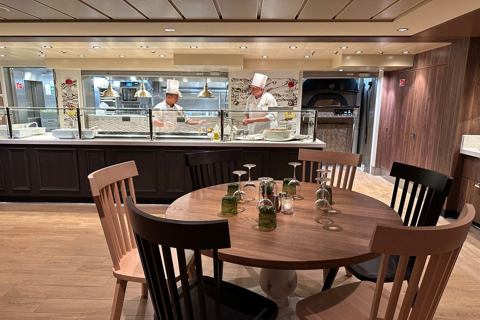 Read more about the article A guide to Giovanni’s Italian Kitchen on Royal Caribbean cruise ships (with menus)