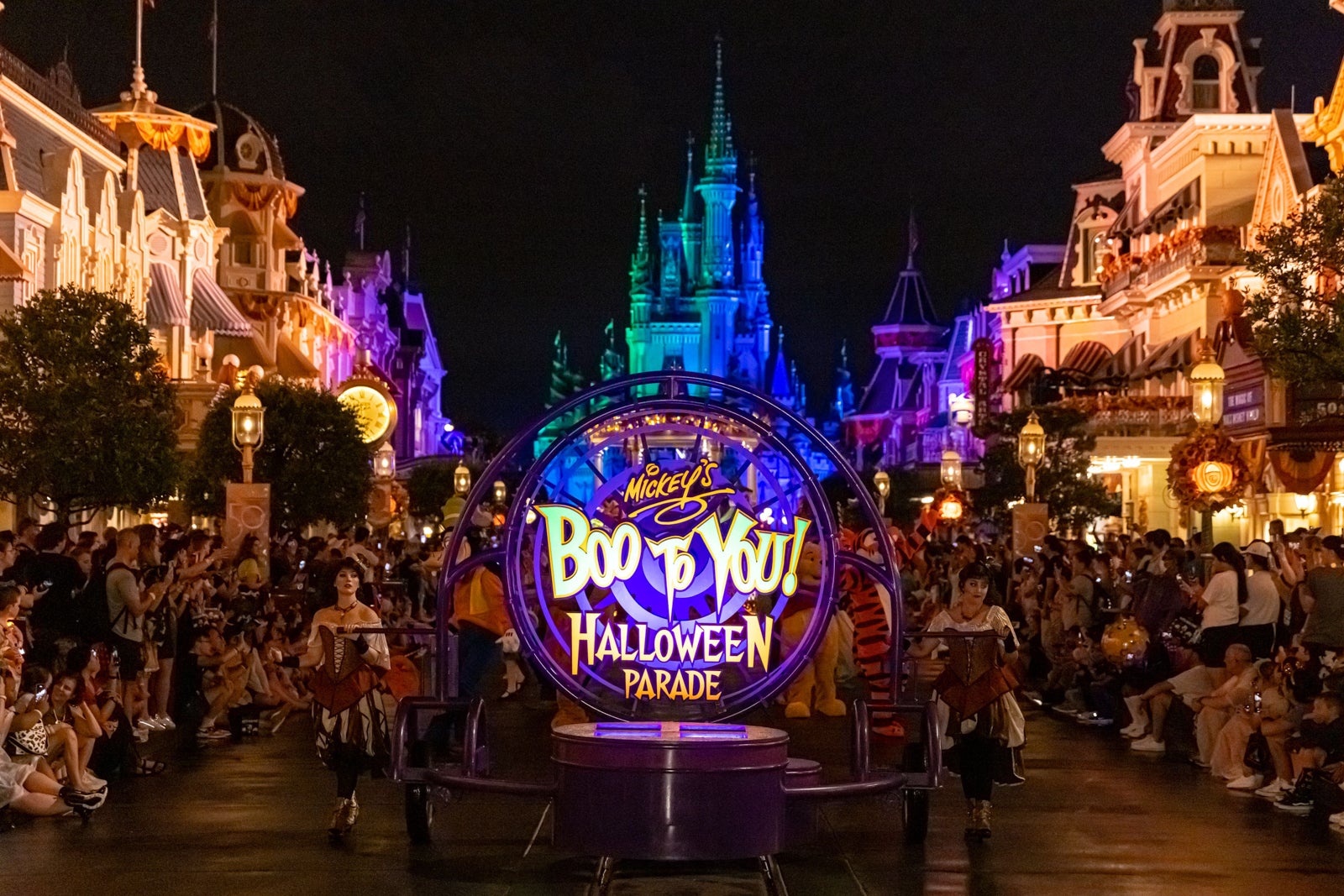 You are currently viewing Let’s boo this! How to celebrate Halloween at theme parks this fall