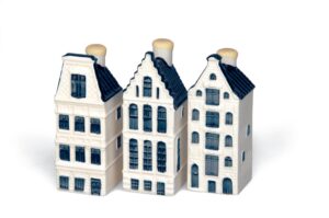 Read more about the article KLM’s 105th Delft Blue House collectible honors a mansion on 3 canals