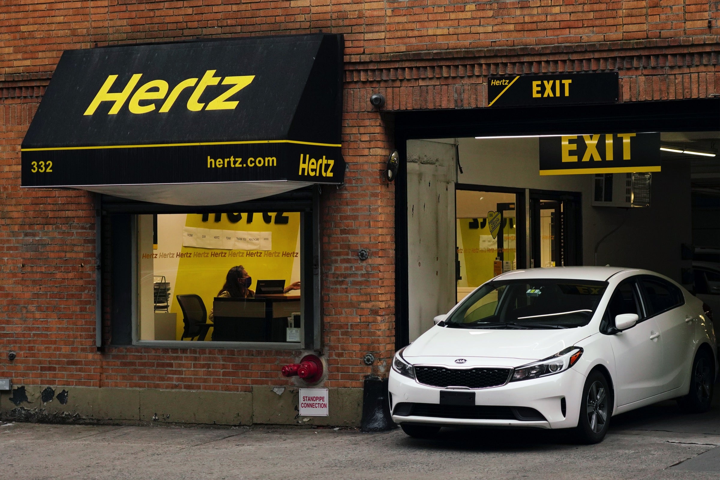 You are currently viewing New Hertz Gold Plus Rewards promotion lets elite members gift status to friends and family