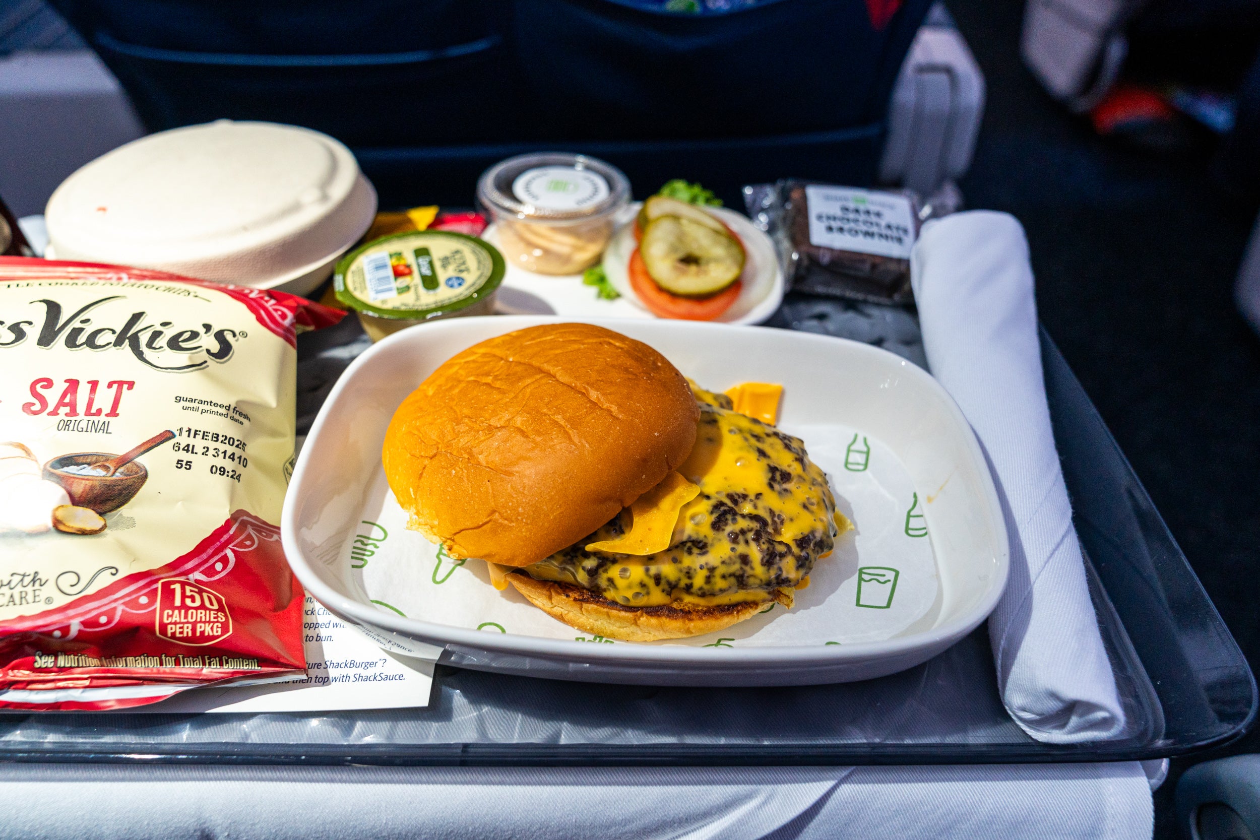 Read more about the article From Shake Shack to Magnolia Bakery, airlines are serving fan favorites in the sky