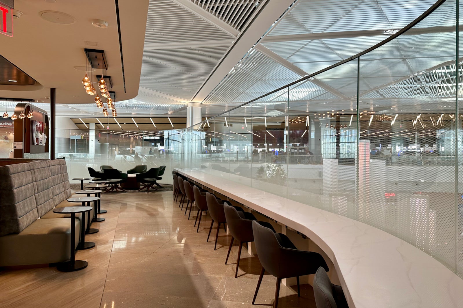 Read more about the article Delta’s new Sky Club access restrictions take effect today: What to know about the changes