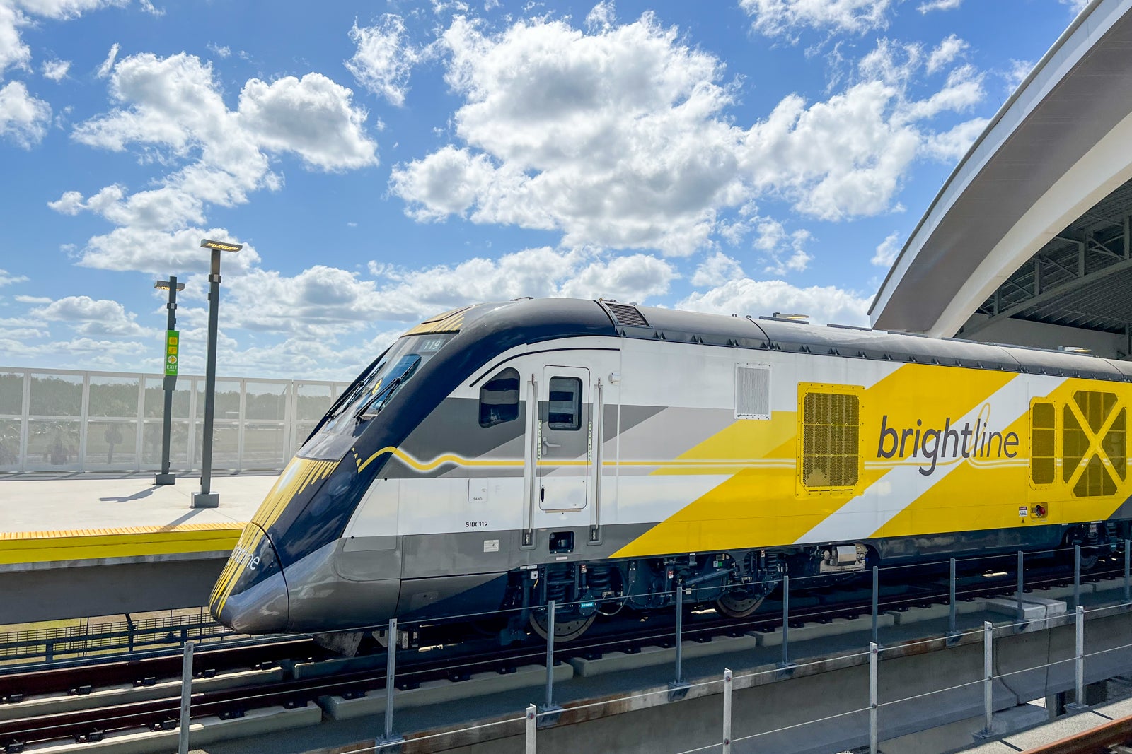 Read more about the article Book now: Brightline has 50% off fares for Spring Break travel across Florida