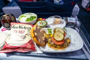 Read more about the article Delta expands Shack Shack burgers to more flights, adds fancy Champagne — and trials Red Bull