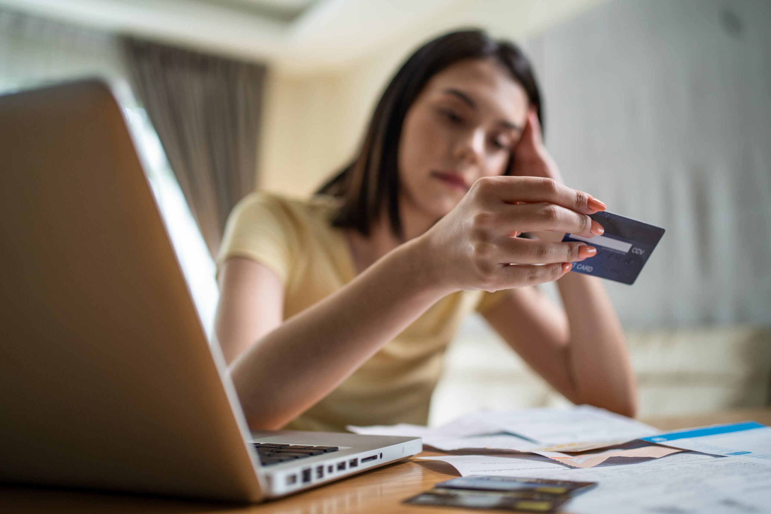 You are currently viewing How to manage debt with a balance transfer credit card