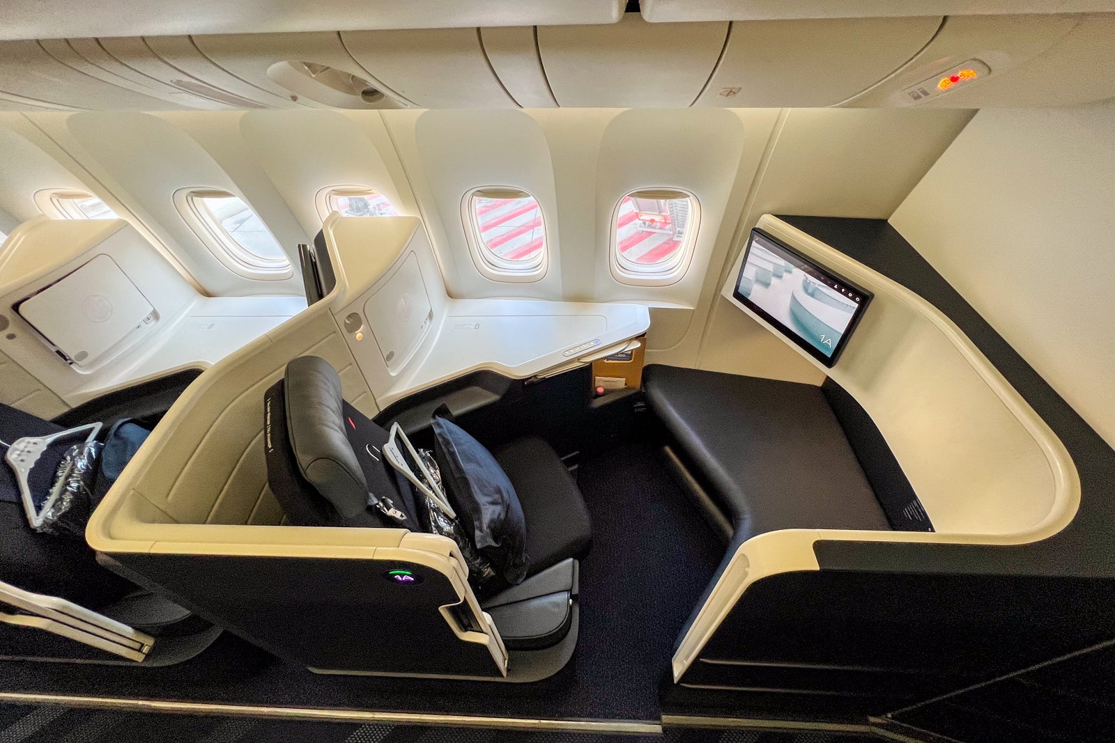 Read more about the article Deal of the day: Book nonstop lie-flat seats to Paris or Amsterdam for just 38,000 Capital One miles