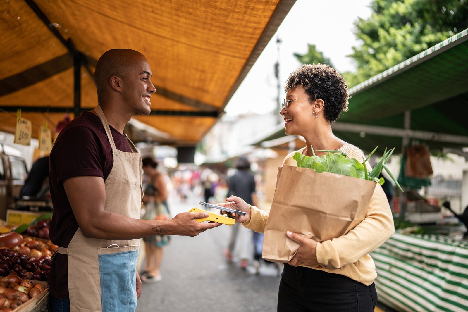 You are currently viewing Earn rewards on a budget with these no-annual-fee credit card strategies