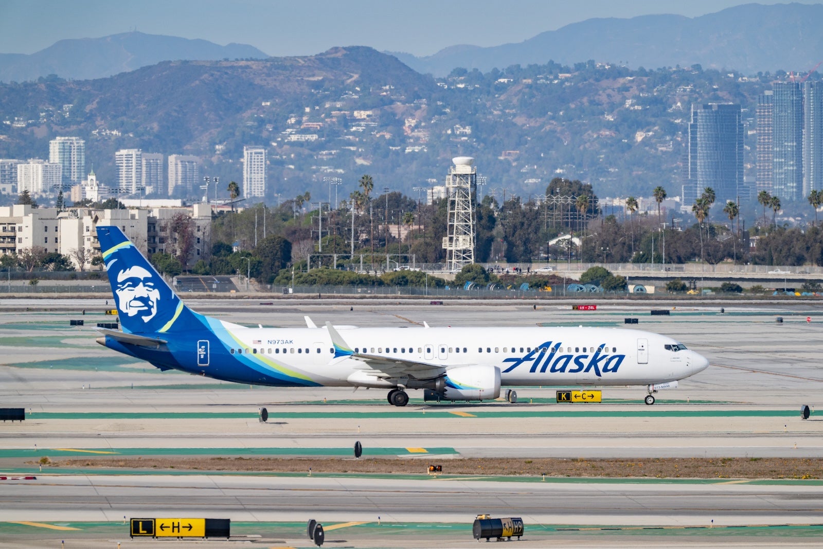 You are currently viewing Alaska Airlines cuts 7 routes from San Francisco and LA in West Coast shake-up