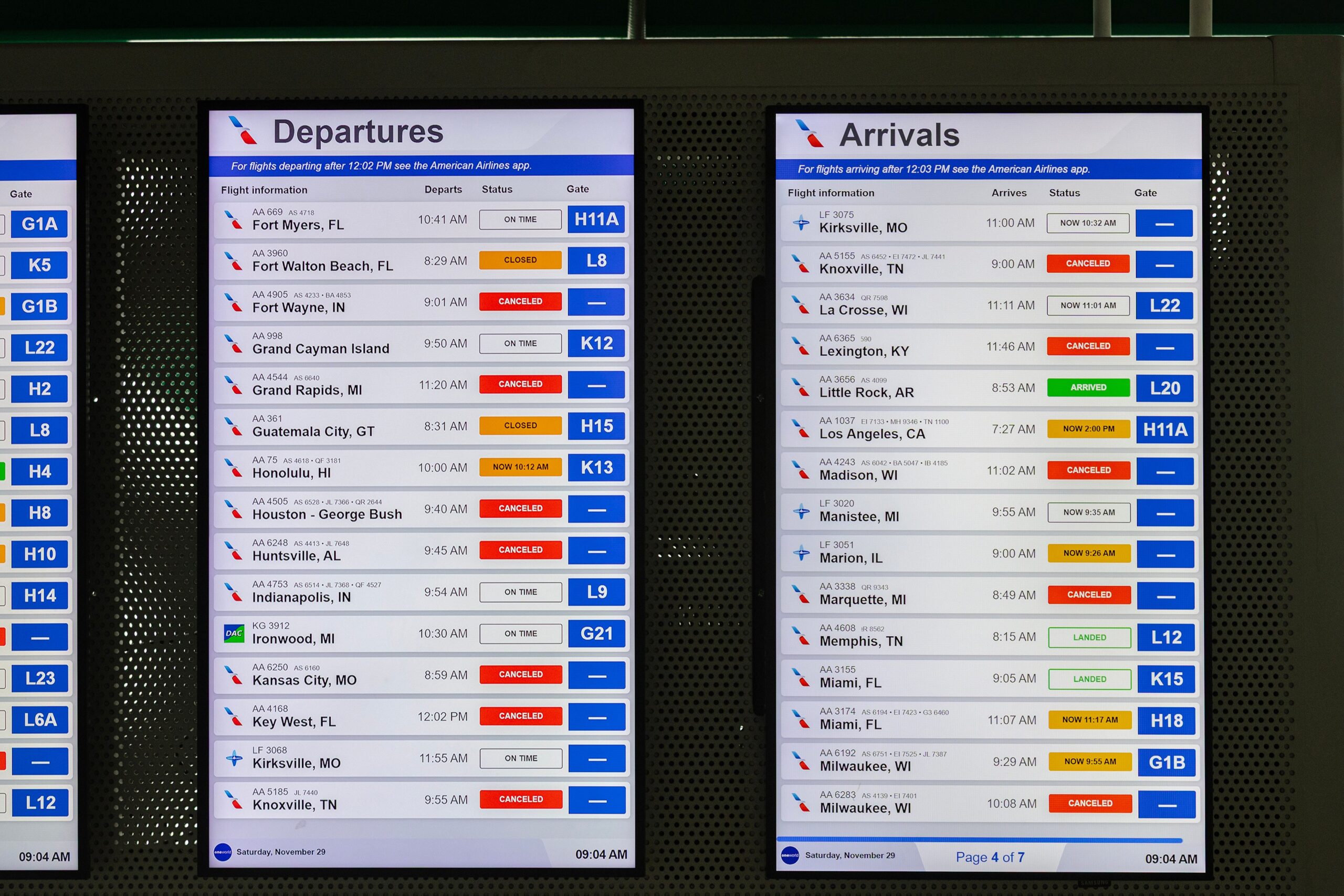 Read more about the article Flight cancellations top 1,500, extend into Sunday as storm disrupts return from Thanksgiving