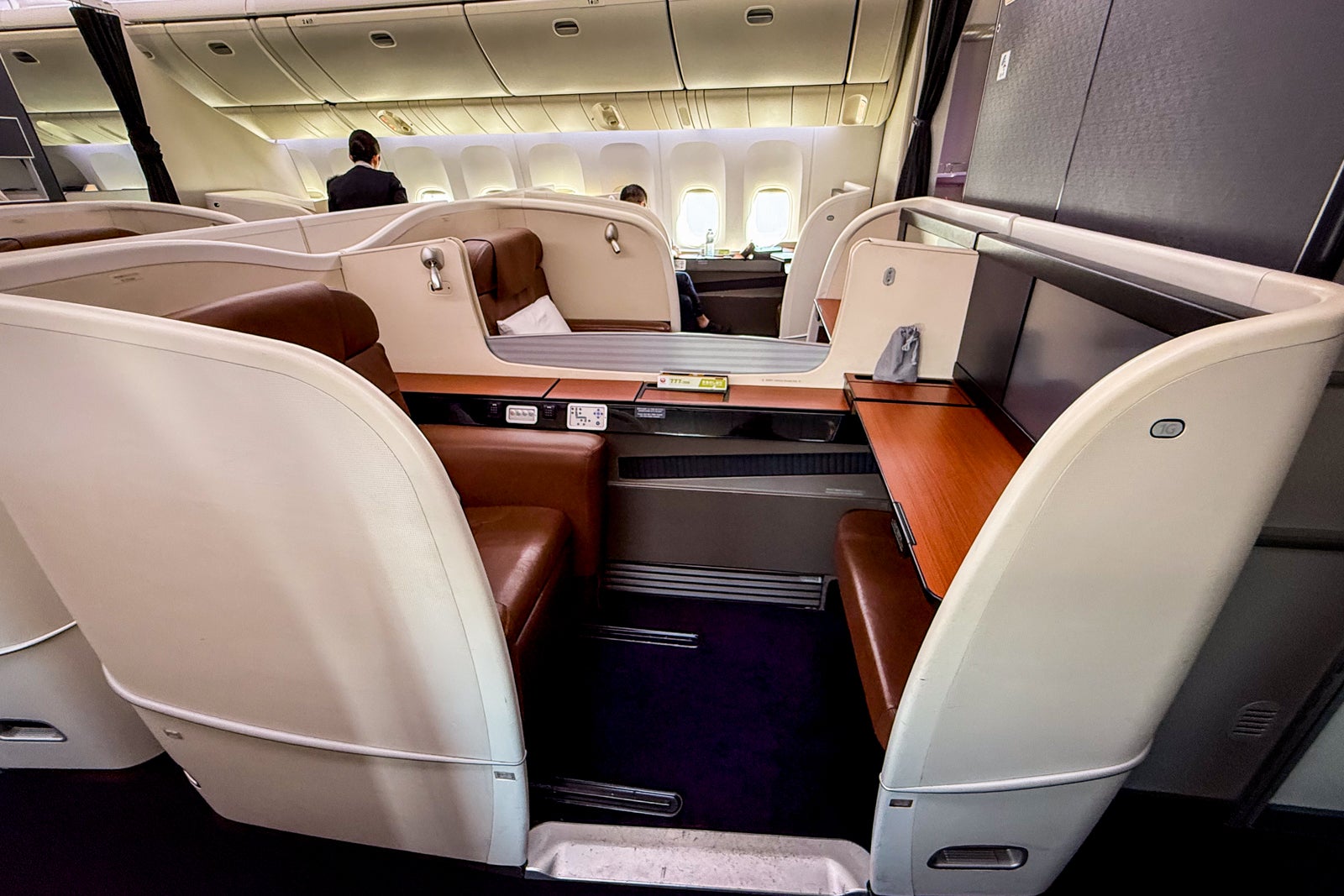 You are currently viewing What is was like flying Japan Airlines first class and how I booked it for just 80K American Airlines AAdvantage miles