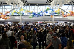 Read more about the article What about Thanksgiving travel? Shutdown and FAA flight cuts raise concerns about a messy holiday