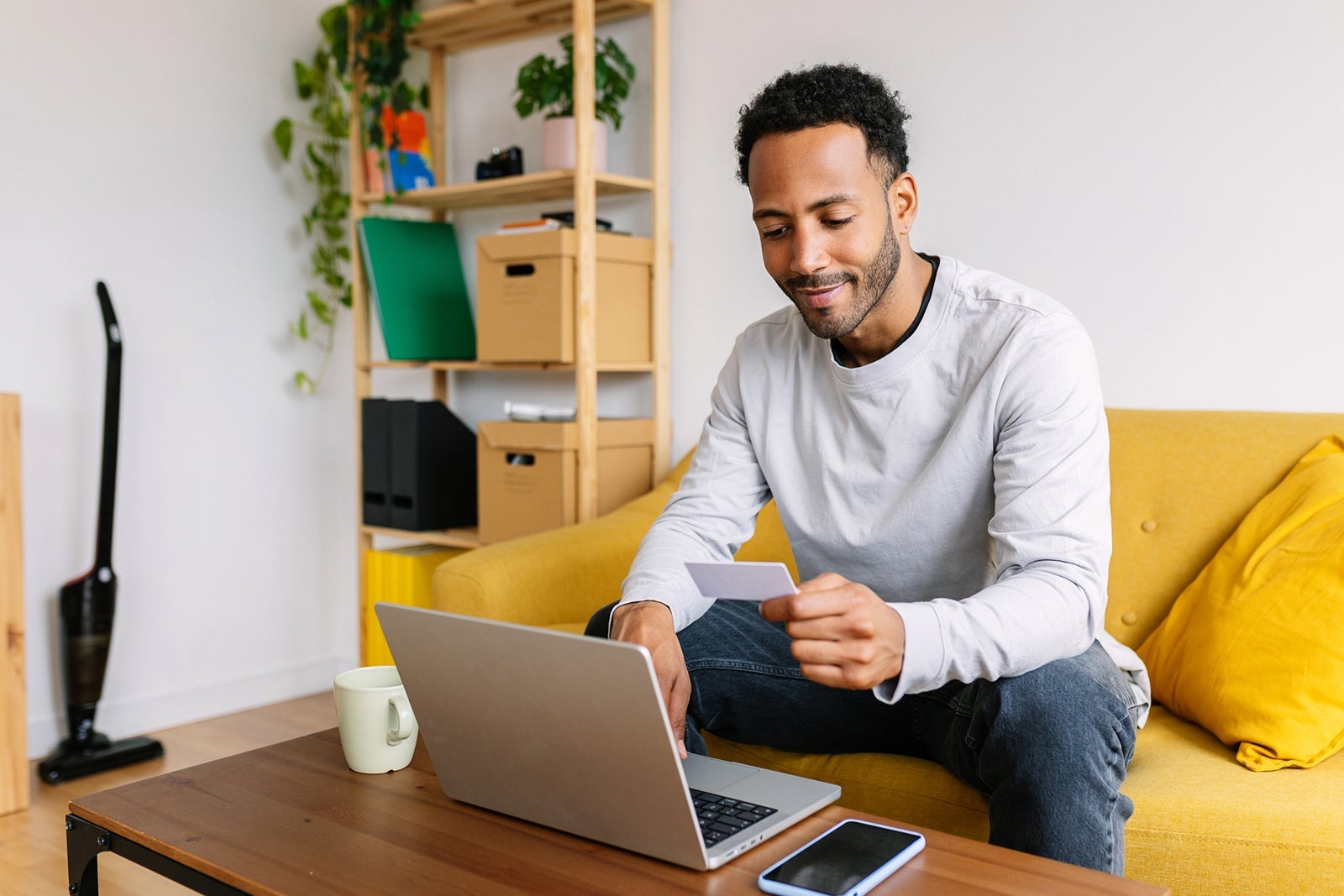 You are currently viewing Mid-tier refreshes, transfer ratio devaluations and more: TPG’s credit card experts predict 2026 trends