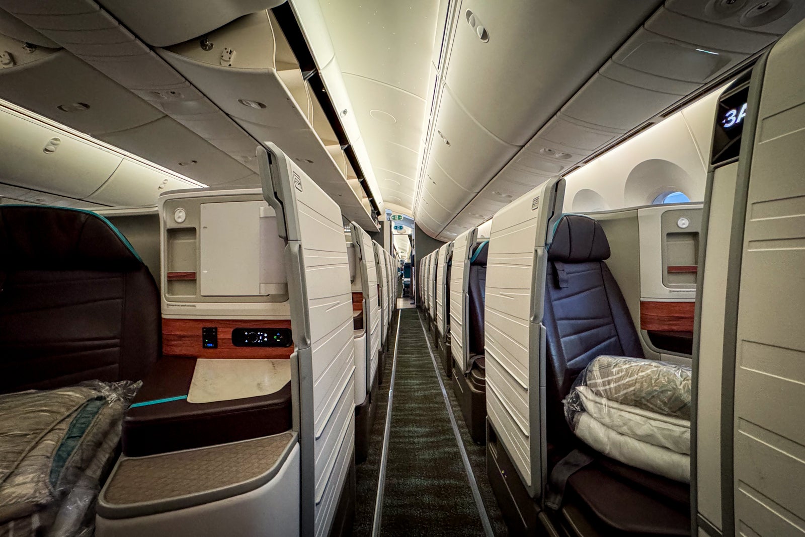 You are currently viewing Tropical transpacific flair: Hawaiian Airlines Boeing 787 Dreamliner business class