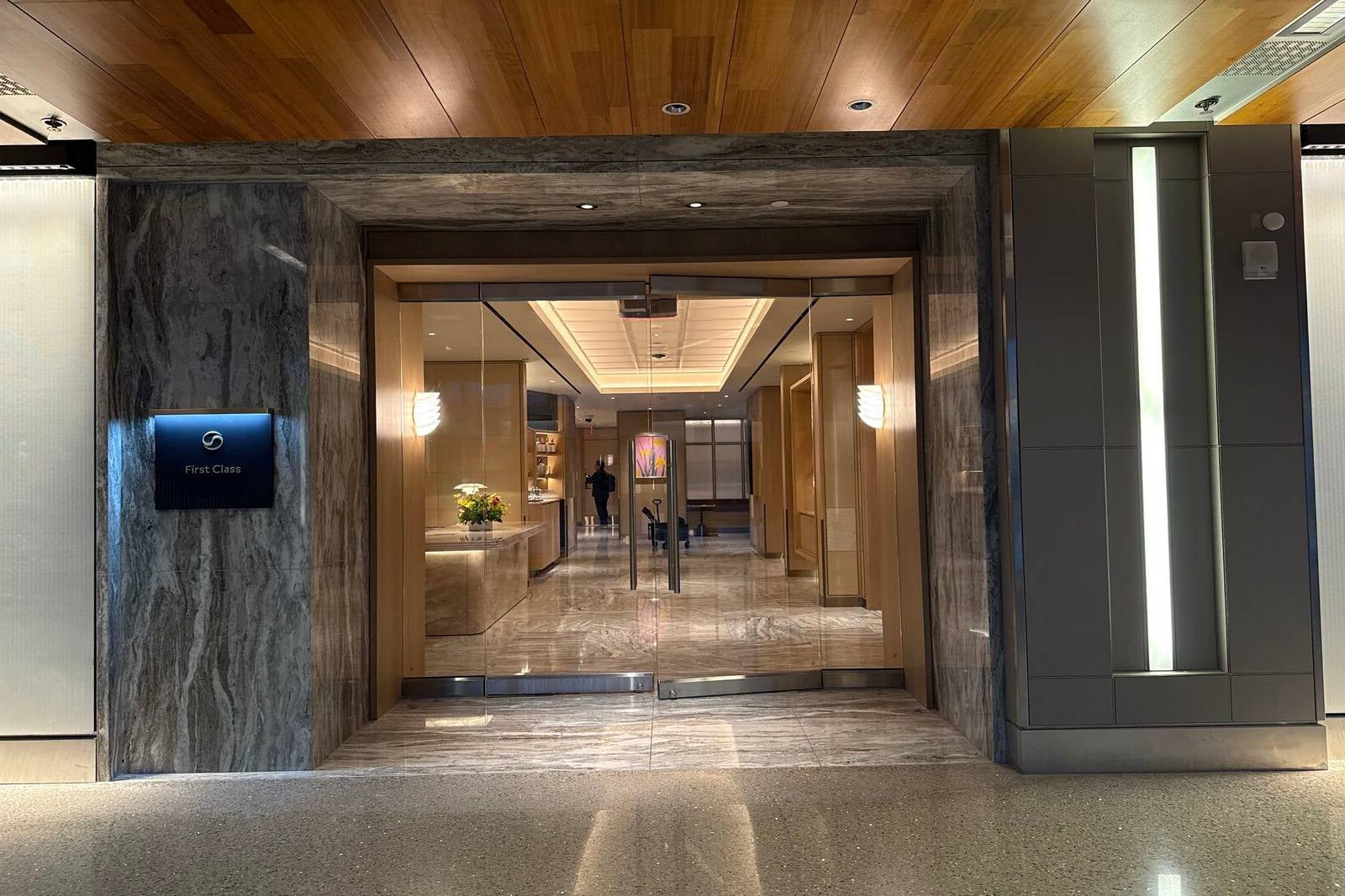 You are currently viewing First look: Inside Korean Air’s stunning new flagship lounge at LAX