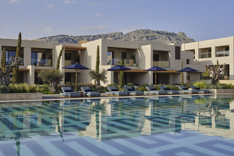 Read more about the article This new luxury points hotel in Greece has two private beaches and its own Greek patisserie