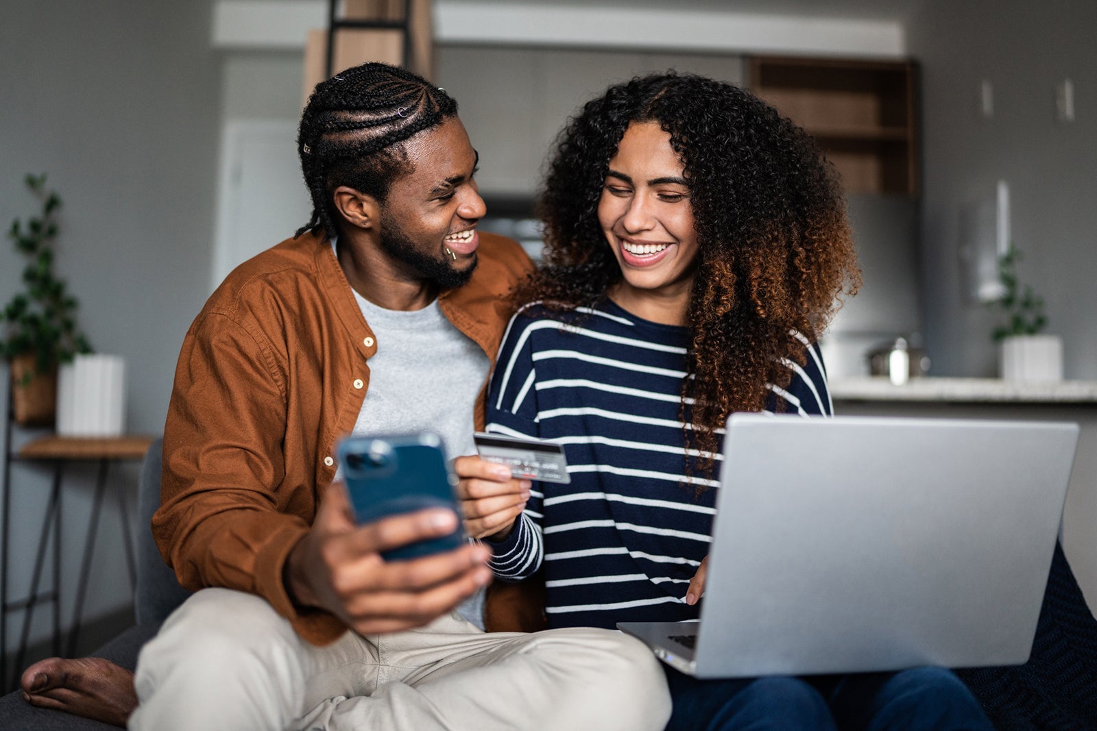 You are currently viewing Need points for holiday season travel this fall and winter? Apply for a new credit card now