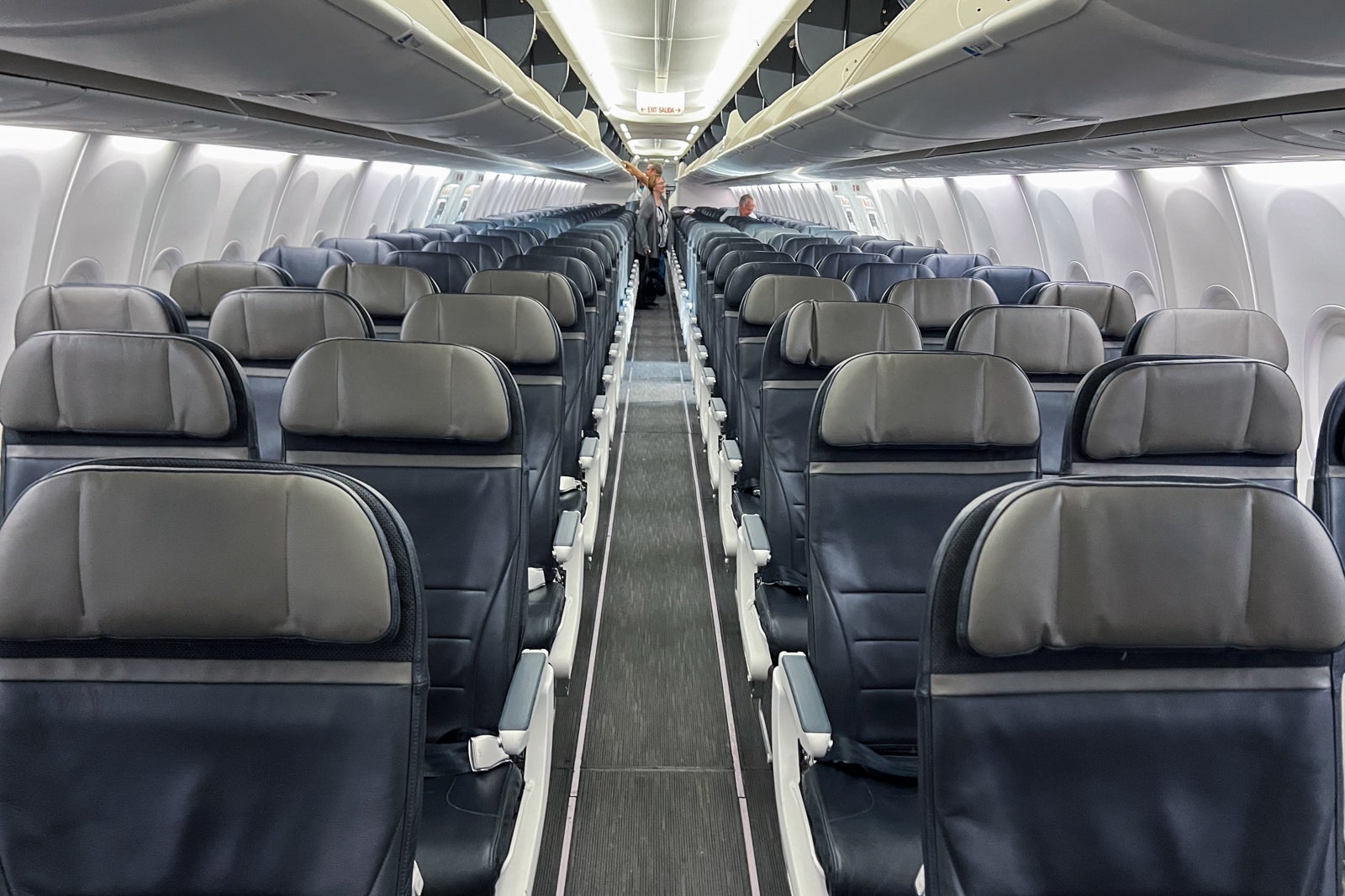 Read more about the article Alaska Airlines to remove earning on basic economy tickets, increase ticketing fees