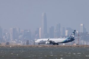 Read more about the article SFO flight delays surged 60% this spring. Now, United says relief could be in sight.