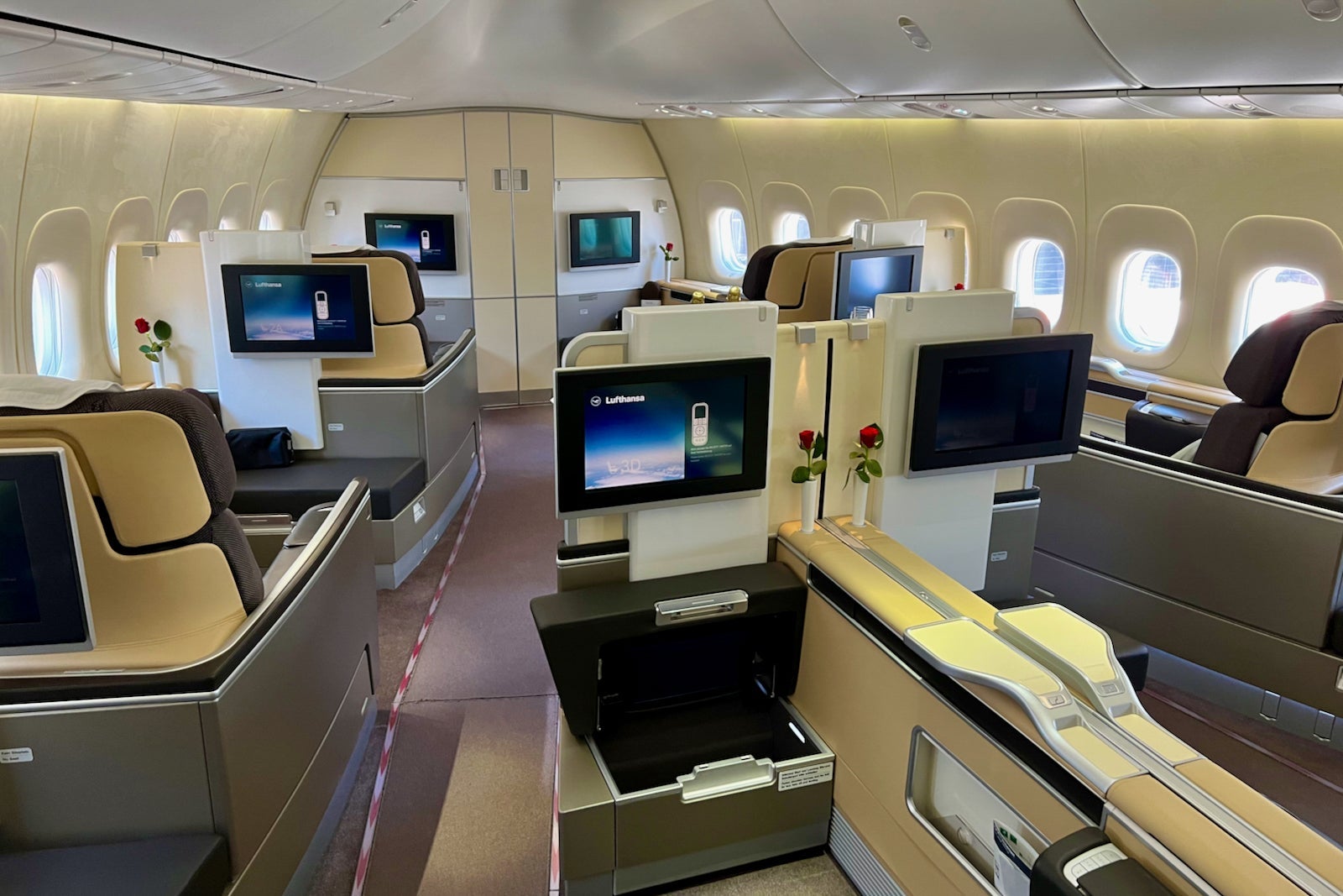 Read more about the article A month later, Lufthansa First awards still aren’t showing through partner programs: Here’s why it matters